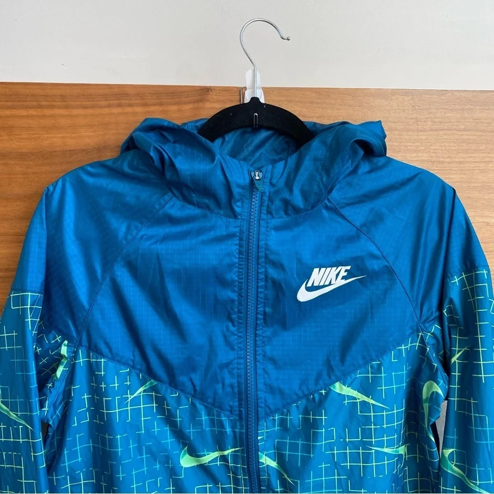 Nike Junior Boys' Sportswear Windrunner Jacket, Size XL